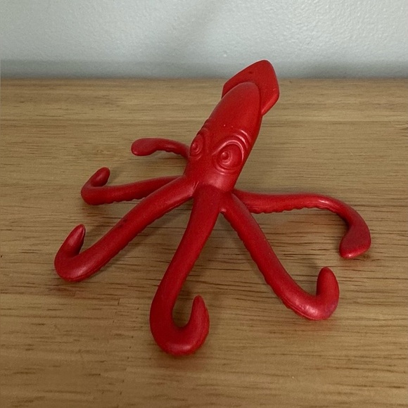 Jake & Neverland Pirates Submarine Bucky's Never Sea Adventure Red Squid Figure - Picture 1 of 5